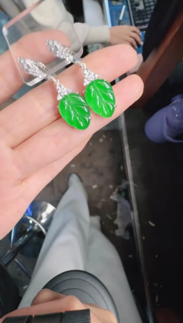 未镶嵌定制翡翠A货有轻微色差属于正常现象叶子1