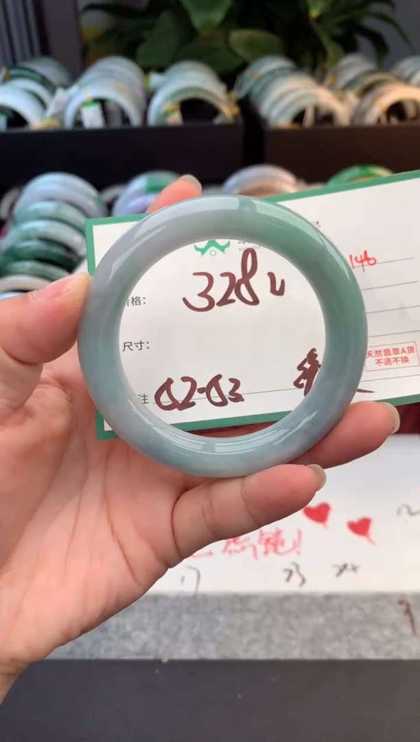 未镶嵌定制翡翠毛货需精细抛光+多人