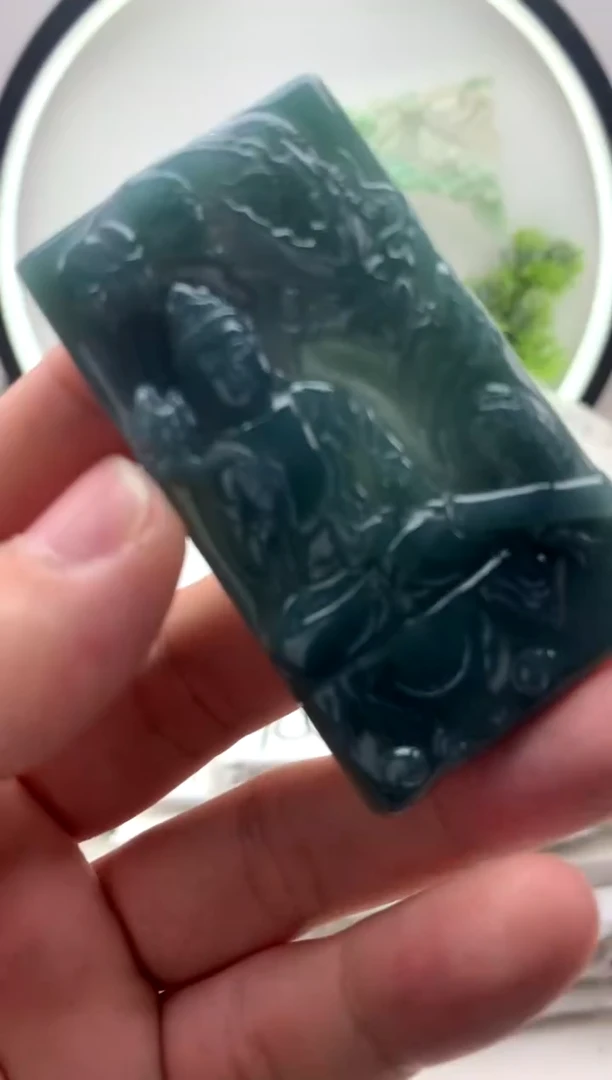 翡翠未镶嵌颈饰大势至