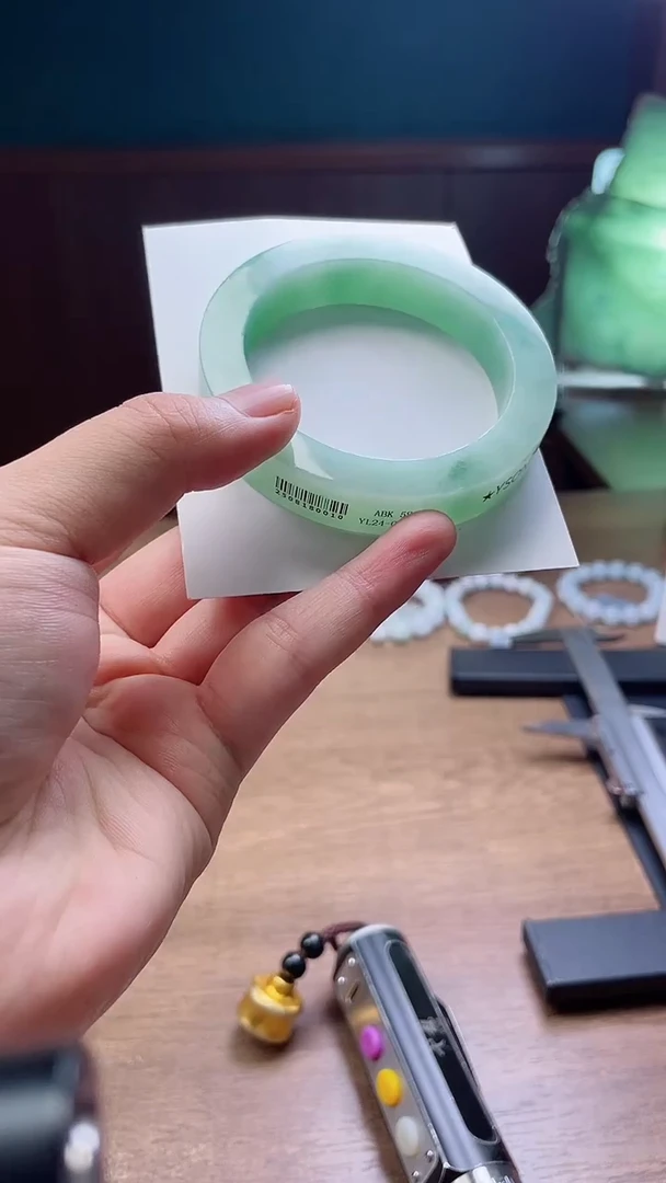 未镶嵌手镯定制翡翠酵**冻定制