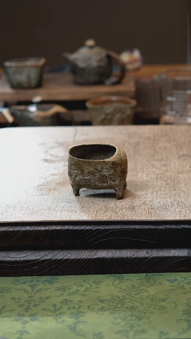 陈国力老师作品冰碛岩重工雕刻华夏文明三足随形杯