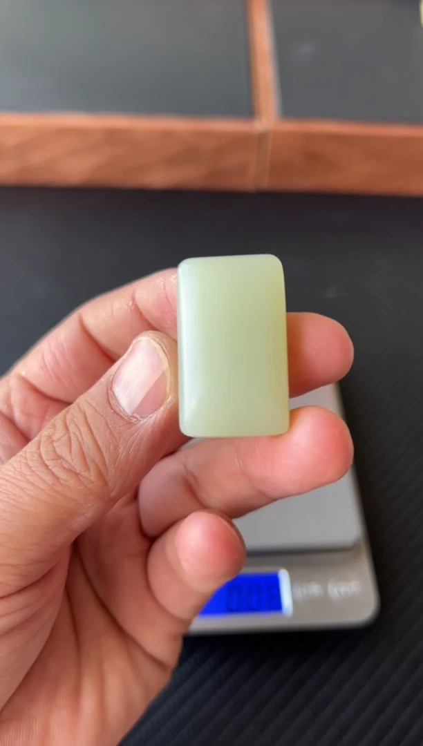 【闪购商品】和田玉吊坠(赠链)未镶嵌且末微色差迪克兰一细