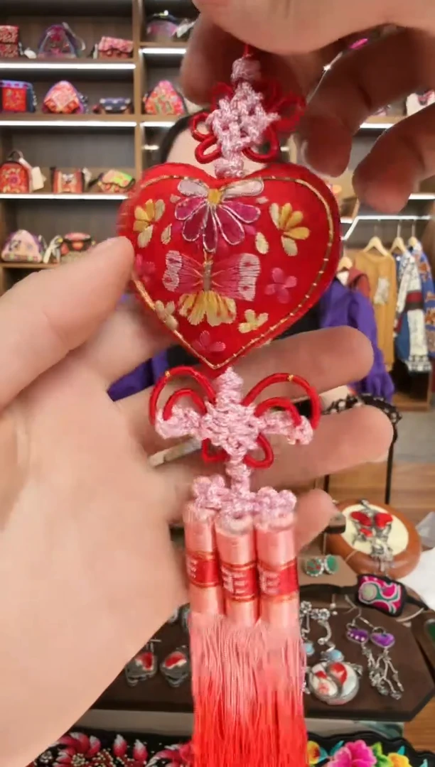 【闪购商品】织绣A18蒙阿苏苗绣传承