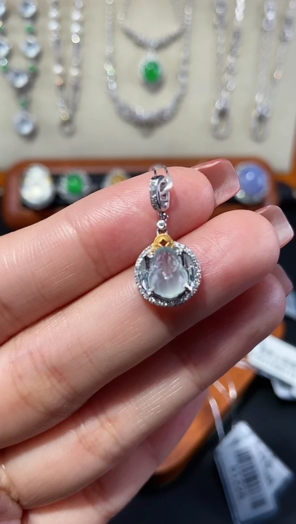 【闪购商品】翡翠吊坠(不含链)18K金镶嵌吊坠