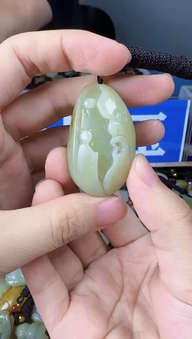 和田玉未镶嵌颈饰1