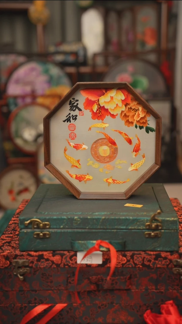扇子苏绣双面绣八角台屏胡桃木框大号20CM