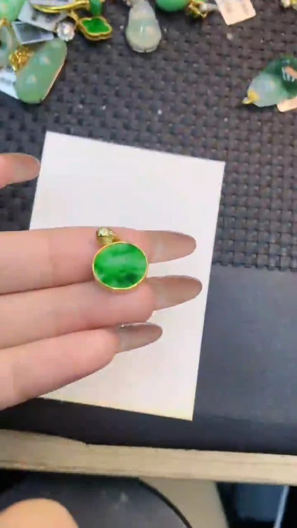 颈饰未镶嵌翡翠1