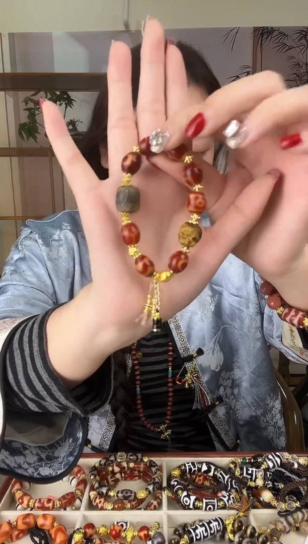 玛瑙/玉髓（覆膜）颈饰未镶嵌传世珠宝