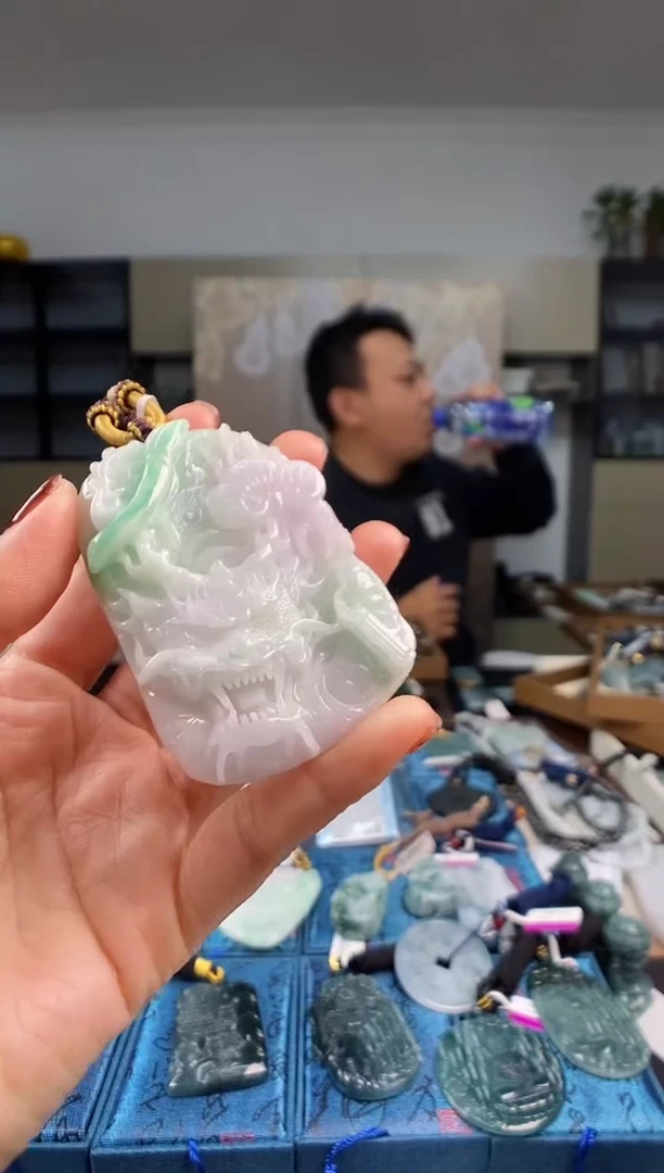 颈饰未镶嵌翡翠多样性发其一