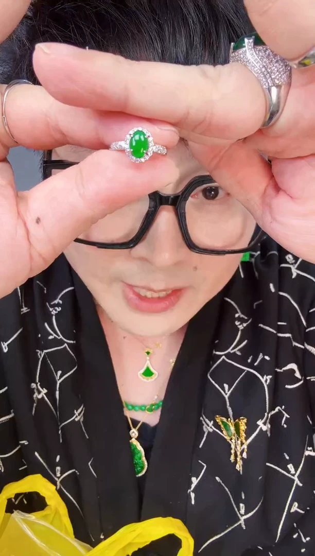 【闪购商品】翡翠颈饰未镶嵌一件