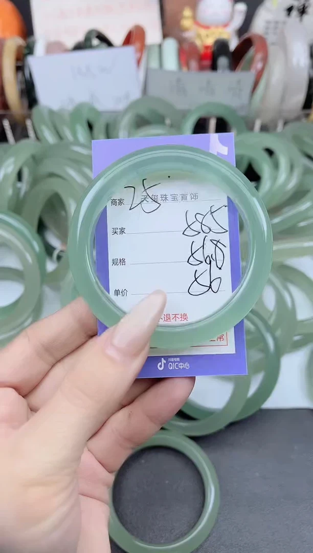 未镶嵌手镯石英质玉585