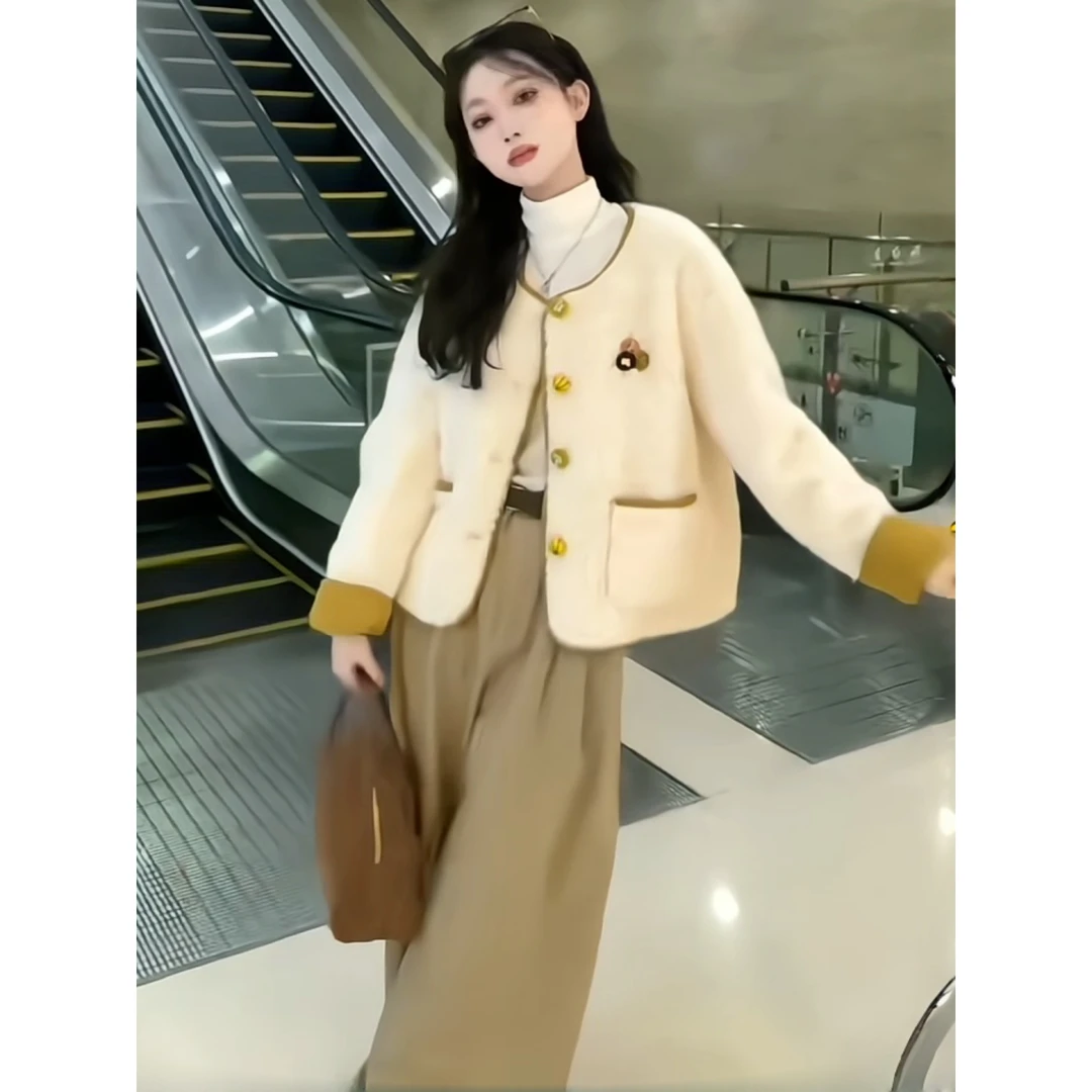 拉夏贝尔时尚皮毛一体绒短款外套女士2025秋冬新款洋气小香风开衫