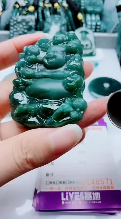 颈饰未镶嵌翡翠