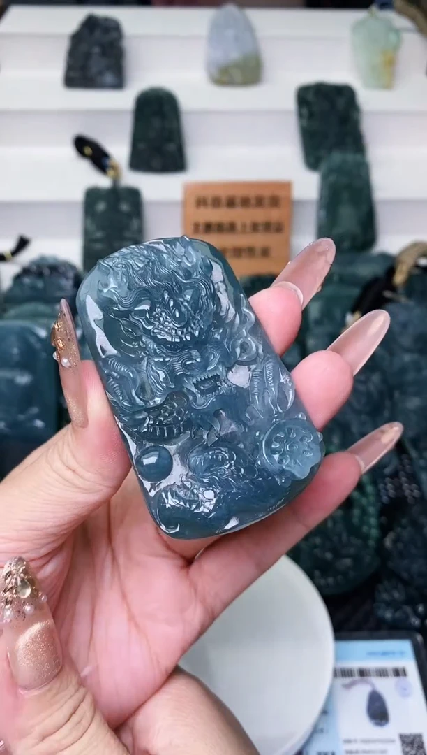 颈饰未镶嵌翡翠