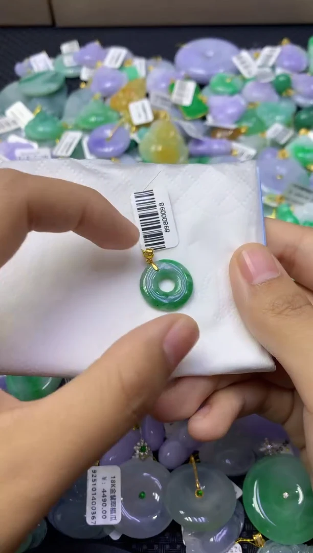 颈饰未镶嵌翡翠天然缅甸翡翠A货