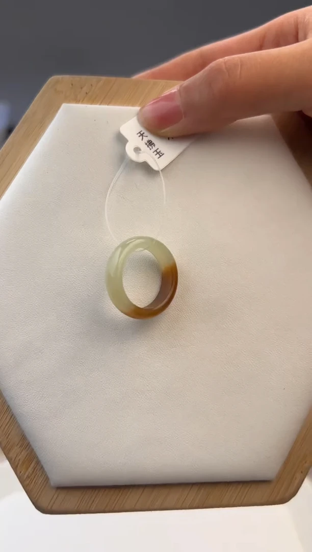 未镶嵌戒圈和田玉399