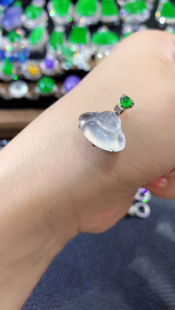 吊坠(不含链)18K金镶嵌翡翠A11