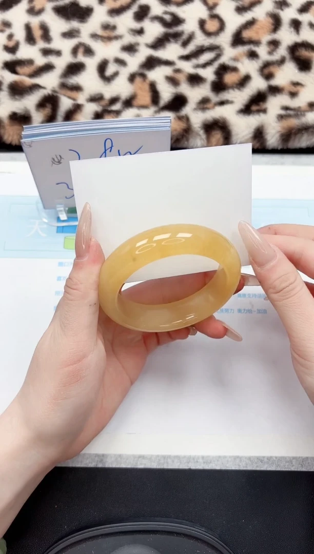 【闪购商品】石英质玉手镯未镶嵌246-59