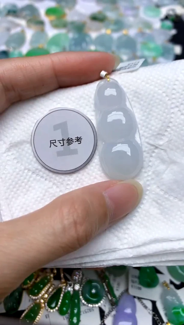 颈饰18K金镶嵌翡翠天然A货翡翠