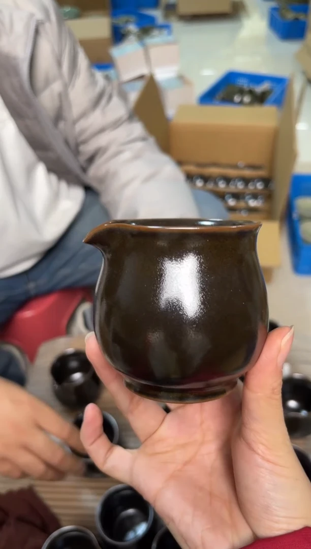 陶瓷纯手工茶叶末釉公道杯