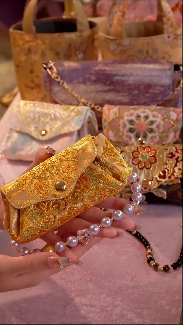 木****心非遗西阵织 如图所示