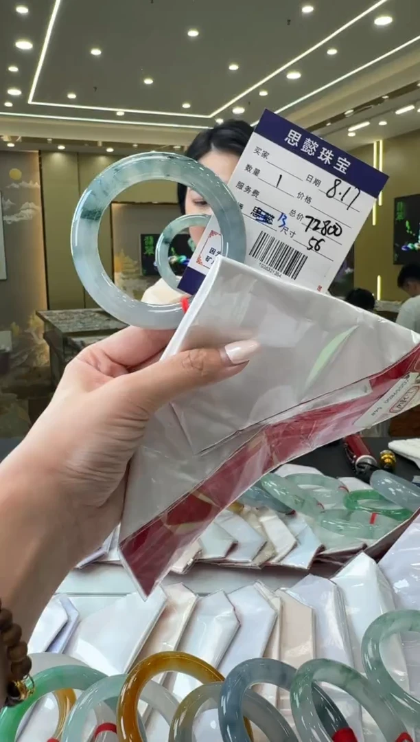 翡翠手镯未镶嵌手镯