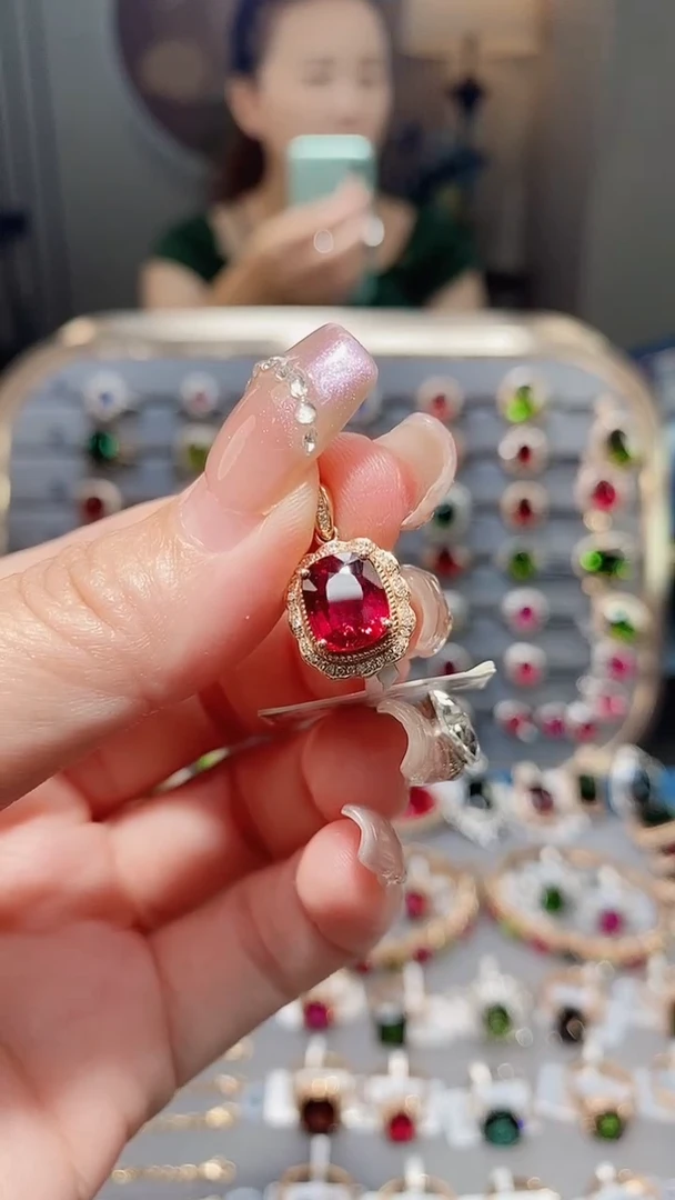 颈饰18K金镶嵌碧玺2.83.