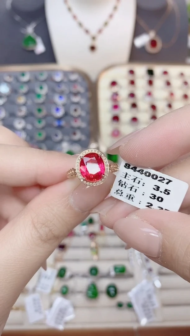 18K金镶嵌碧玺戒指碧玺3.5CT