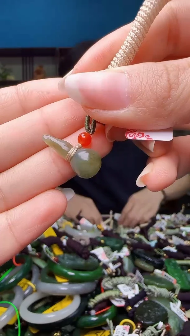 颈饰未镶嵌和田玉1