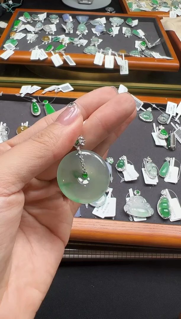 翡翠18K金镶嵌颈饰DFZ0615-272