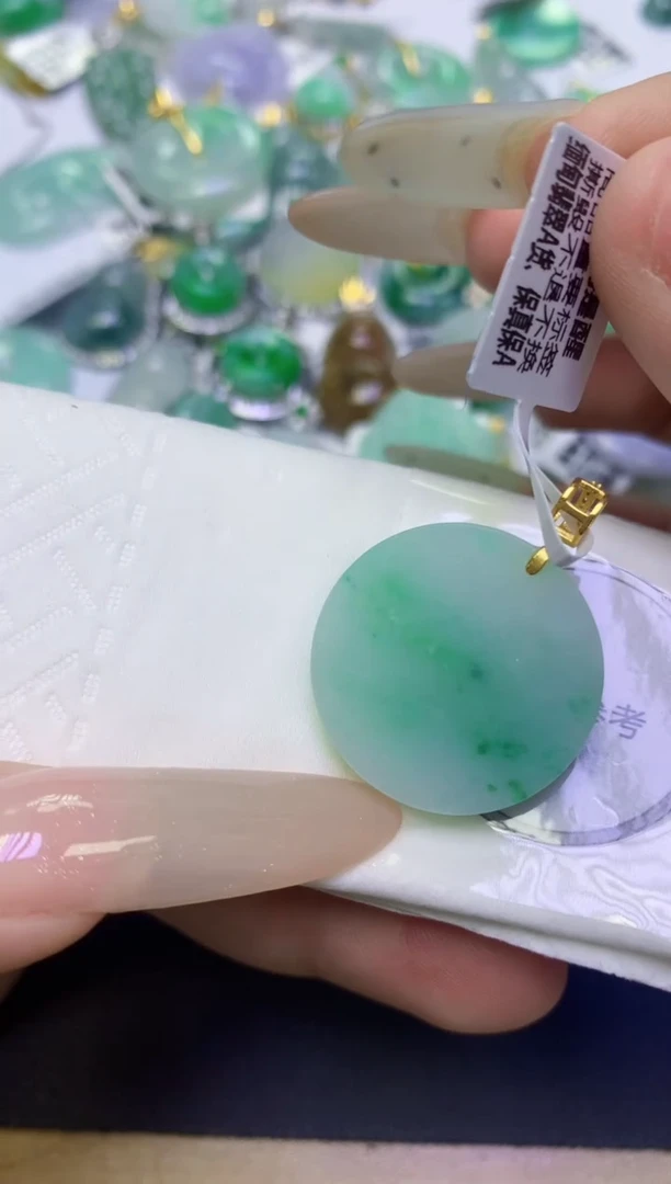 颈饰18K金镶嵌翡翠天然缅甸翡翠A货百元以上9元证书费自理