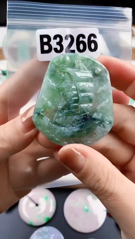 颈饰未镶嵌翡翠天然翡翠吊坠挂件
