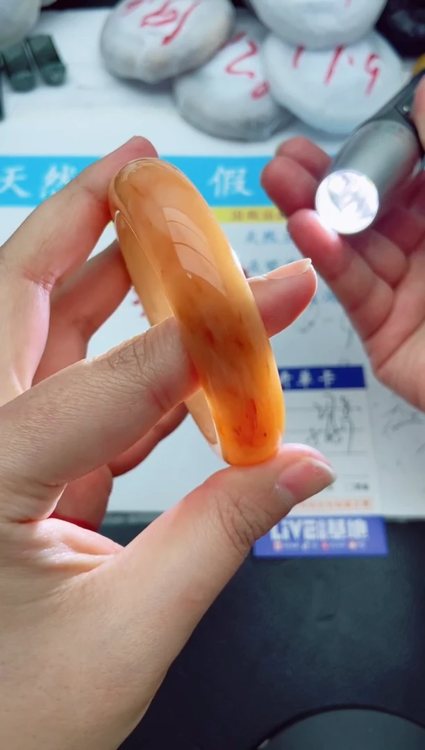 【闪购商品】石英质玉手镯未镶嵌278+56/57