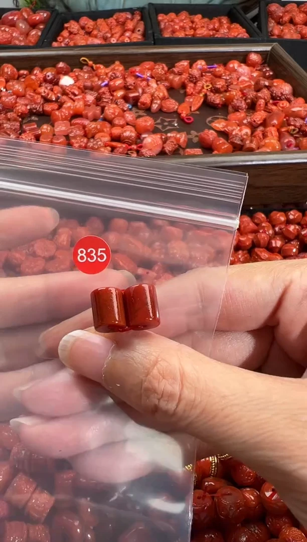 南红玛瑙未镶嵌颈饰1