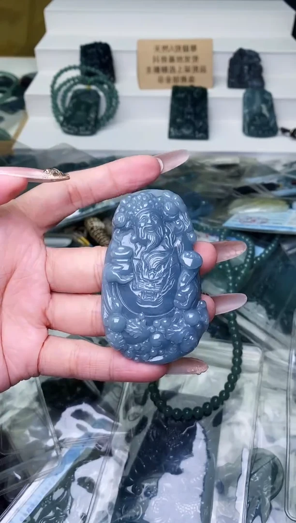 颈饰未镶嵌翡翠