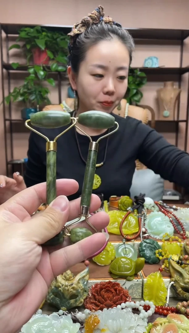 未镶嵌岫玉吊坠多样性发货发其中之一