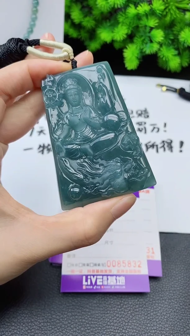 翡翠未镶嵌颈饰