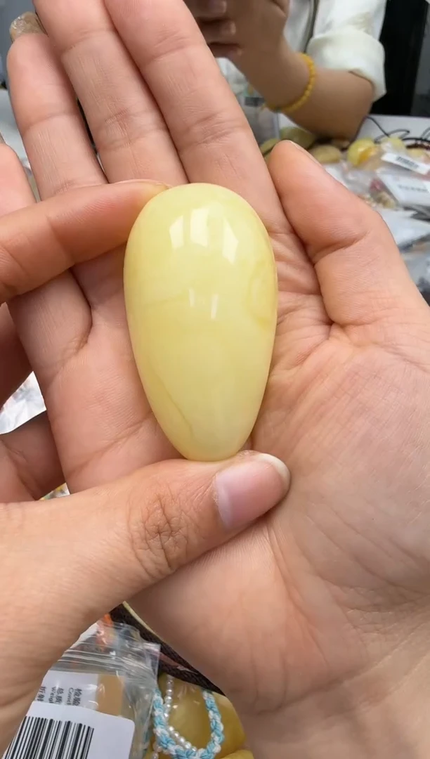 裸石琥珀未镶嵌如图