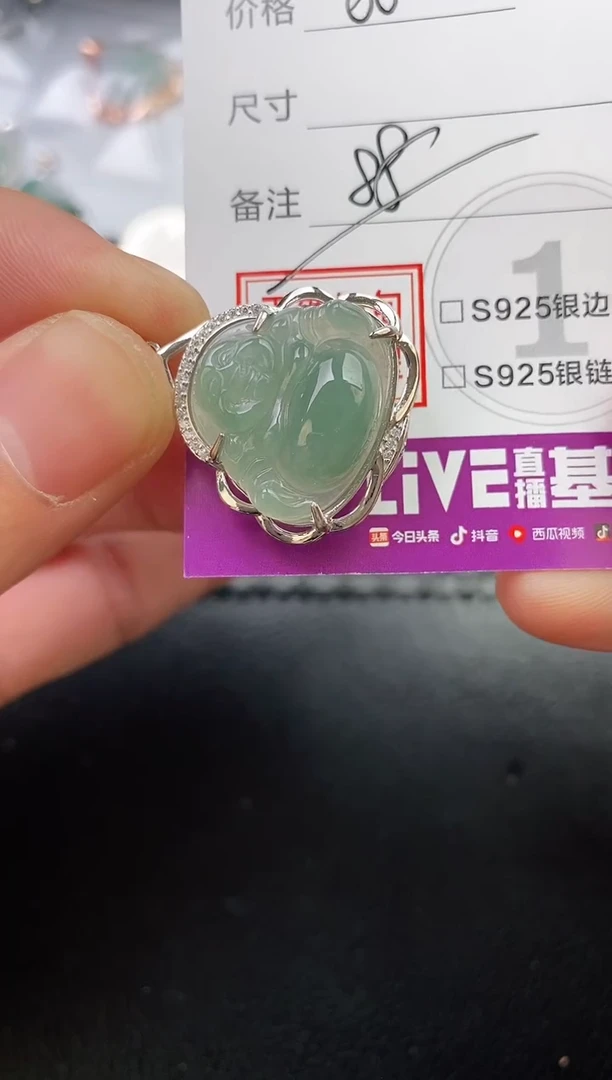 翡翠银S925镶嵌颈饰小*鱼吊坠