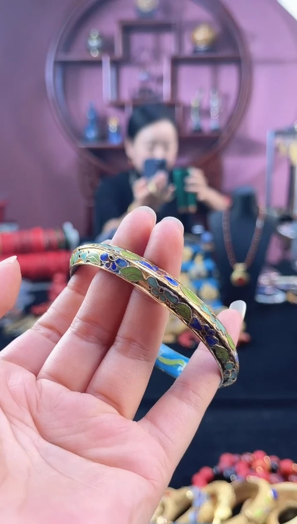 君*?非遗 景泰蓝手镯 金地飞碟
