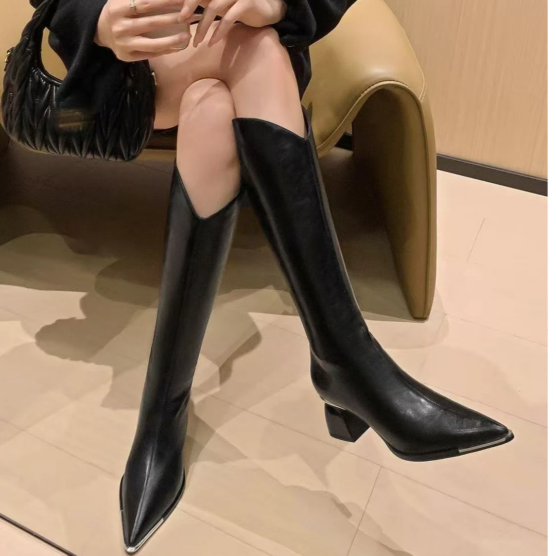 金属尖头粗跟高筒长靴棕色百搭2025新款斜口显瘦高跟骑士靴
