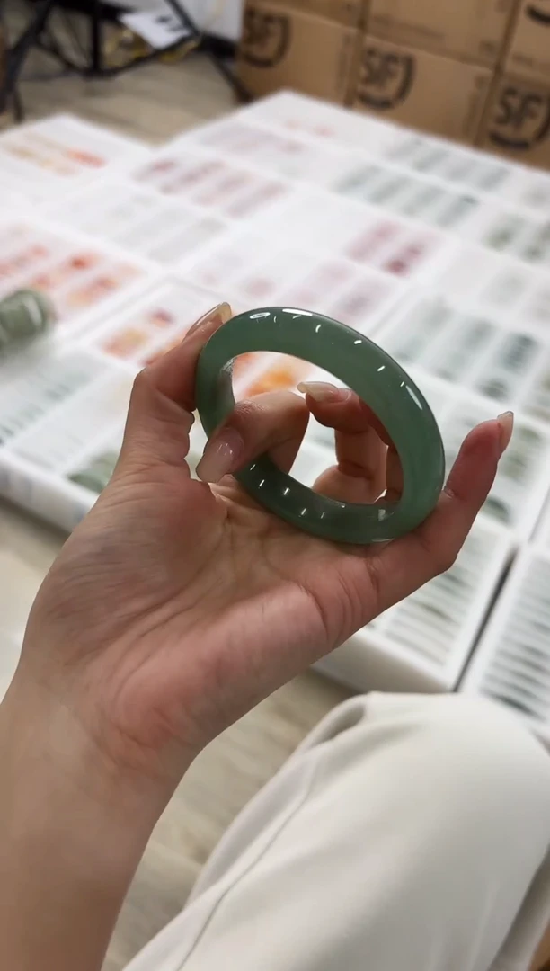 未镶嵌手镯石英质玉150-54D