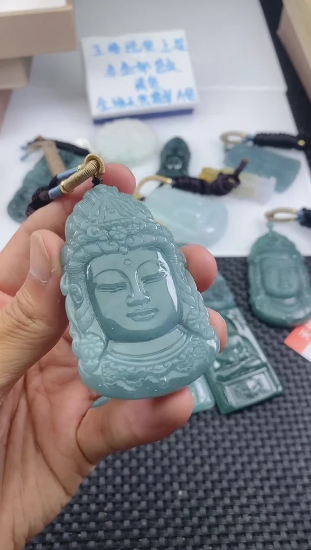 翡翠未镶嵌颈饰