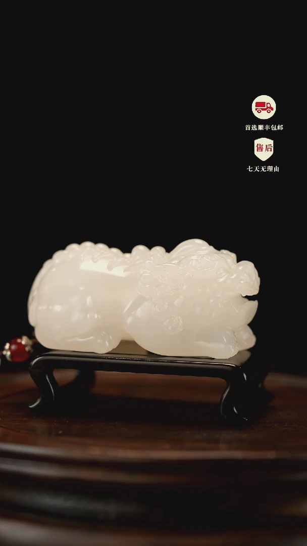 云南石荔枝白雕刻：守望貔貅手把件摆件
