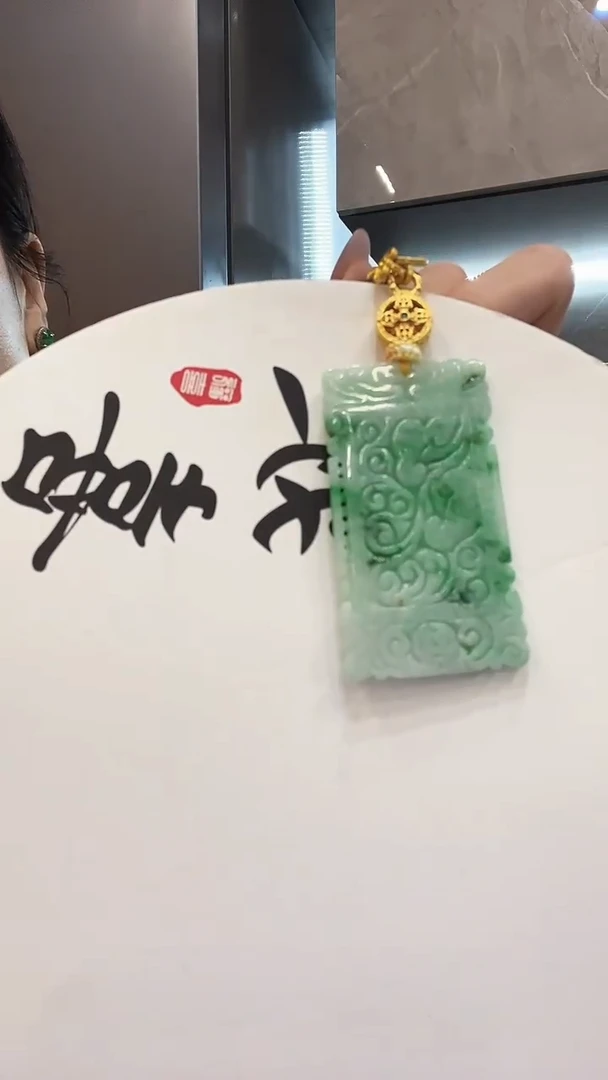 翡翠未镶嵌颈饰无事牌