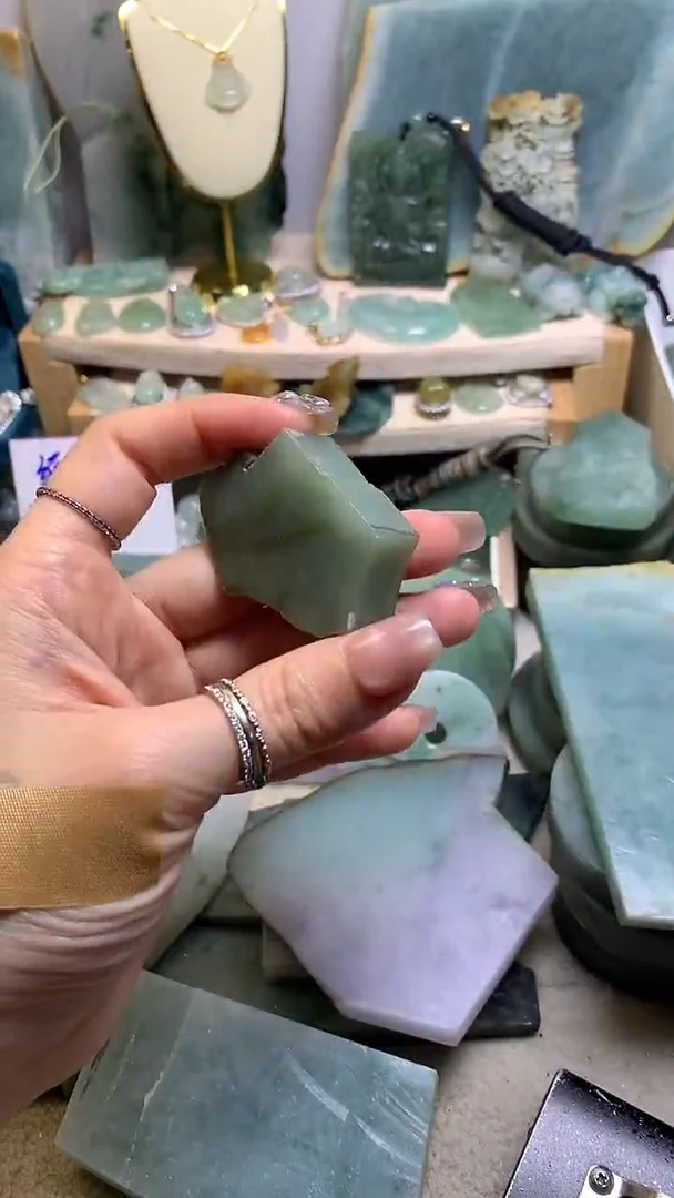 【闪购商品】翡翠挂件未镶嵌缅甸A货翡翠，没有运费险