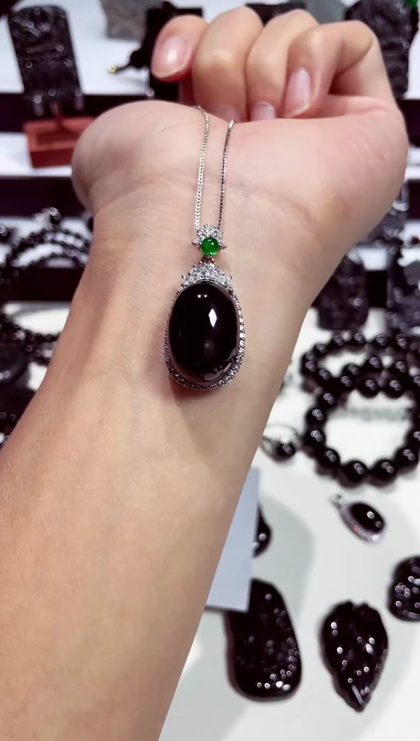 颈饰未镶嵌翡翠天然A货翡翠