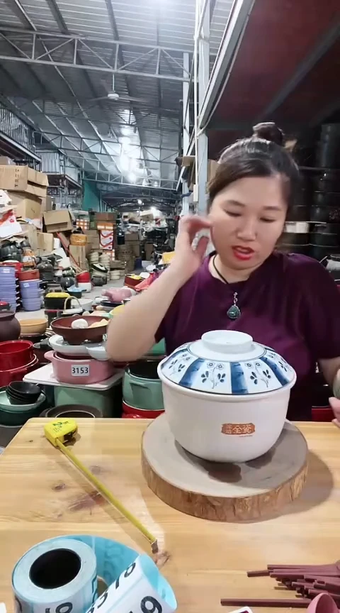 瑕疵1.6白锅带盖。。