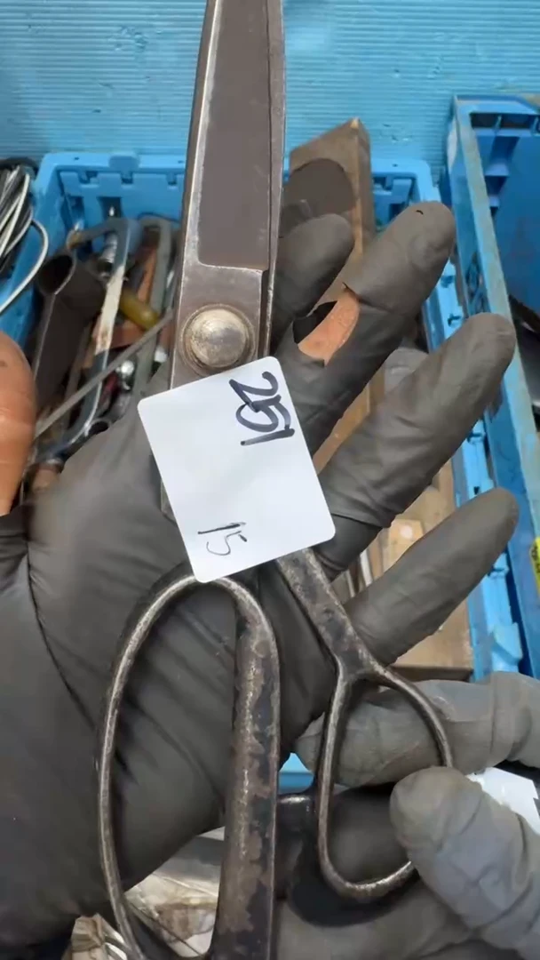 奋*家用五金工具一个