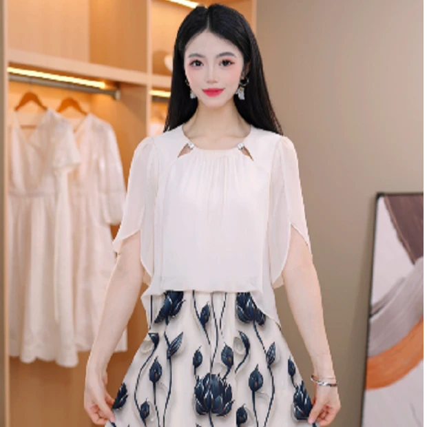 气质2025最新气质高级印花蕾丝精致感修身显瘦时尚休闲减龄连衣裙